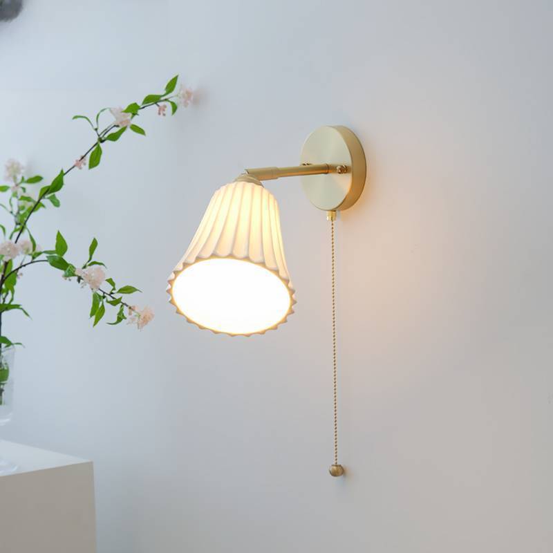 Taavita Modern Minimalist 1-Light Wall Lamp Made of Brass and Ceramic