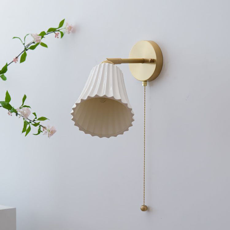 Taavita Modern Minimalist 1-Light Wall Lamp Made of Brass and Ceramic