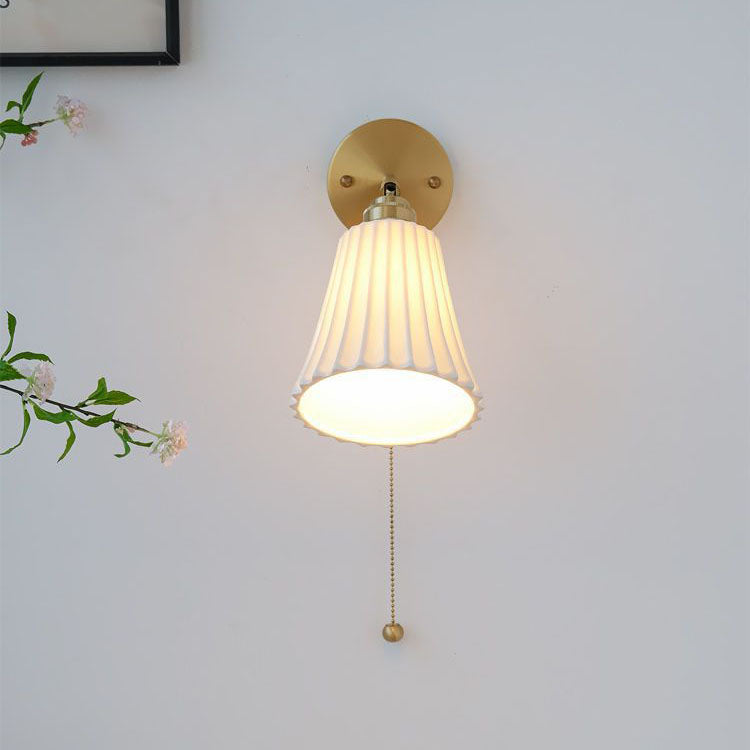 Taavita Modern Minimalist 1-Light Wall Lamp Made of Brass and Ceramic