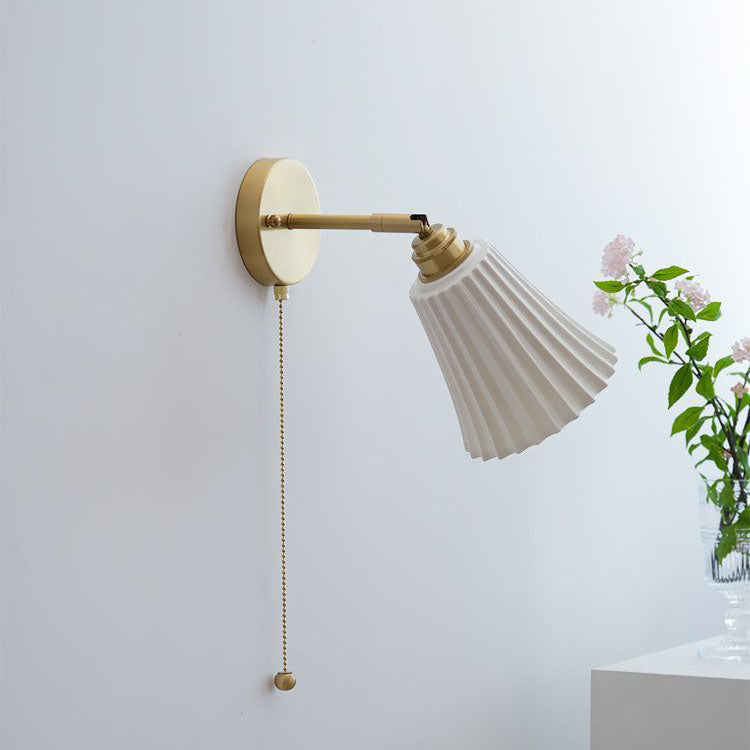 Taavita Modern Minimalist 1-Light Wall Lamp Made of Brass and Ceramic