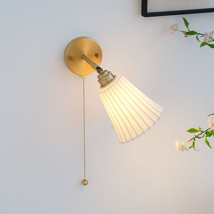 Taavita Modern Minimalist 1-Light Wall Lamp Made of Brass and Ceramic