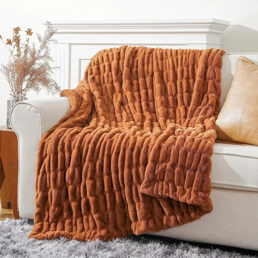 Taavita Faux Fur Blanket – Luxurious Softness and Perfectly Stretchy for All Seasons