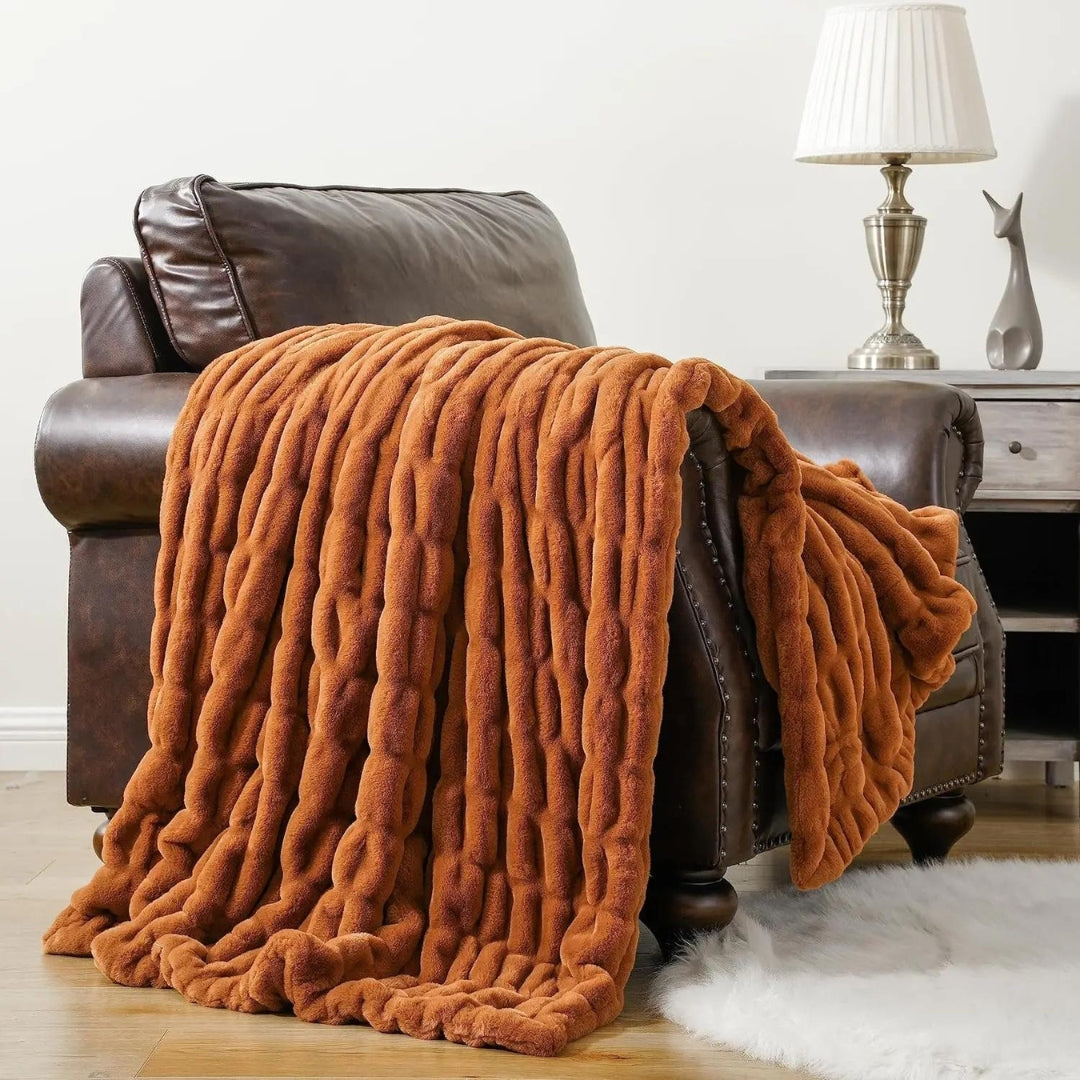 Taavita Faux Fur Blanket – Luxurious Softness and Perfectly Stretchy for All Seasons