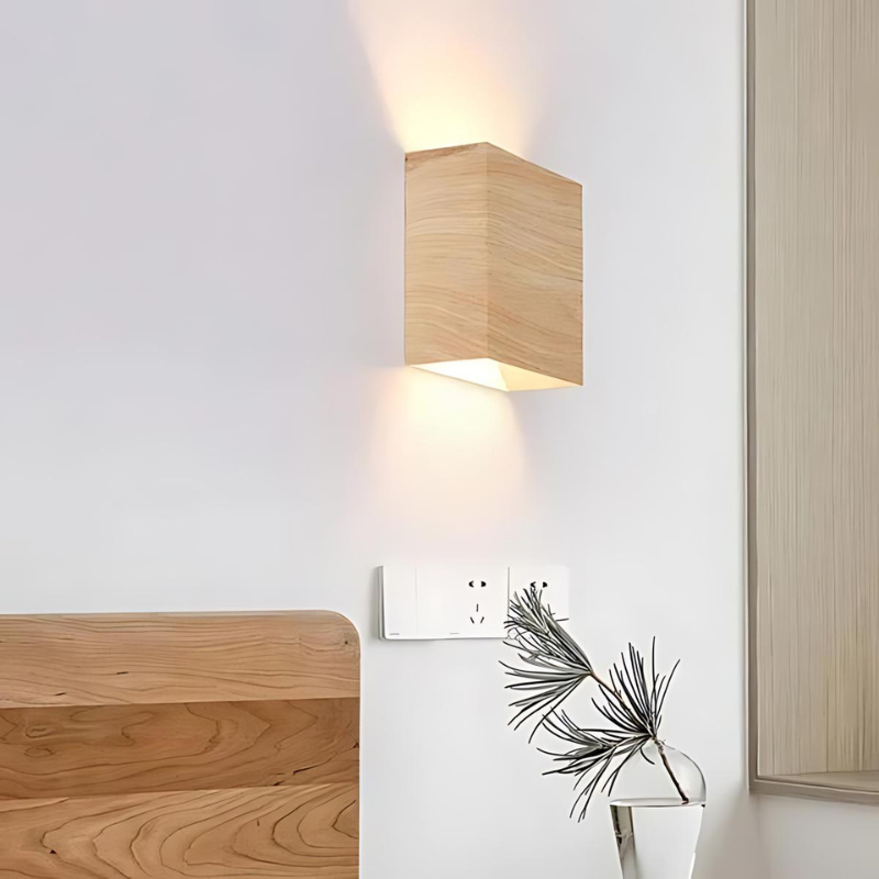 Taavita | Elegant Nordic Wall Lamp Made of Wood with Warm LED Light