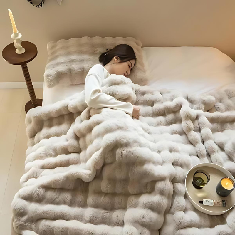 Taavita Double-Sided Fleece Throw Blanket – Soft and Warm Blanket for Cold Nights – Perfect Fleece and Faux Fur Snuggle Blanket