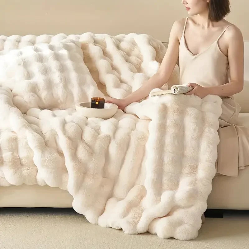 Taavita – Cozy Faux Fur Winter Blanket for Comfortable Winter Evenings