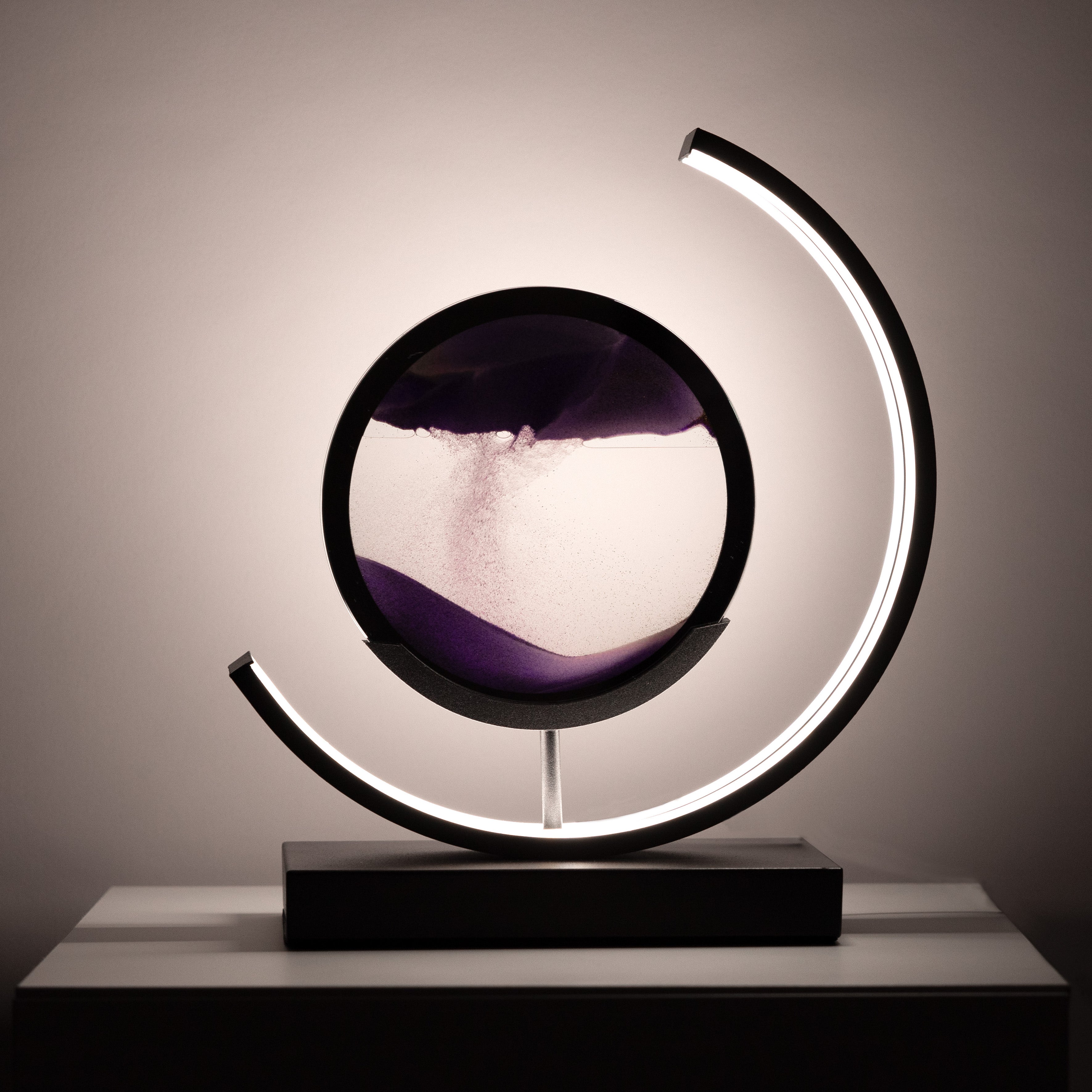 Taavita | Minimalistic Hourglass Lamp