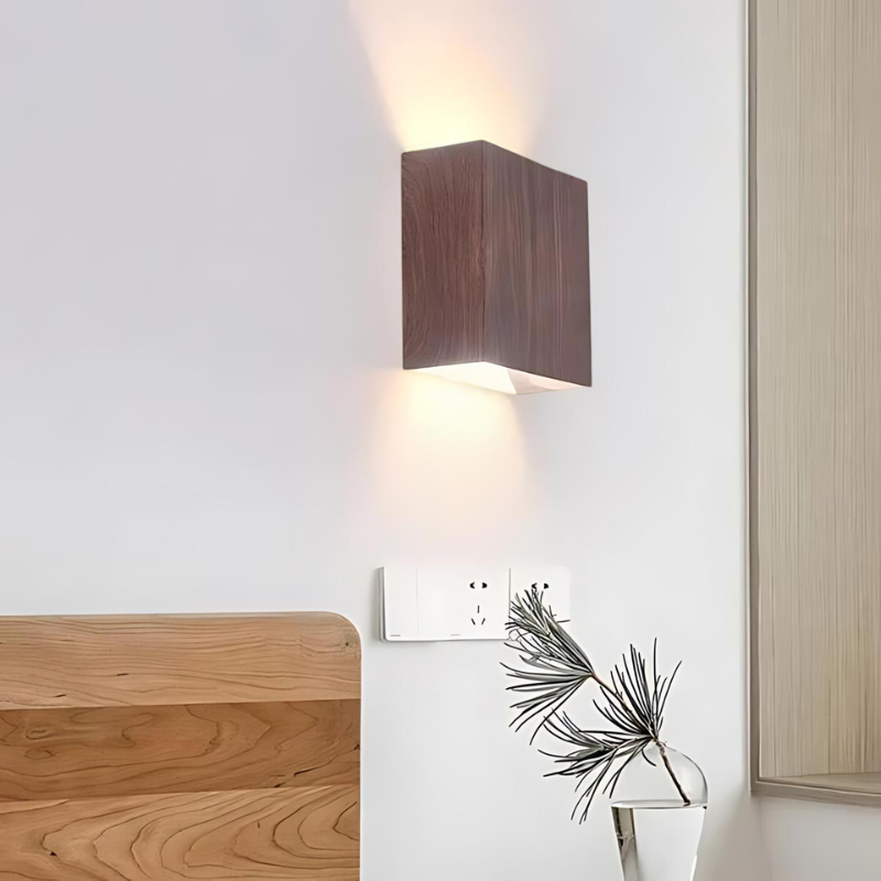 Taavita | Elegant Nordic Wall Lamp Made of Wood with Warm LED Light