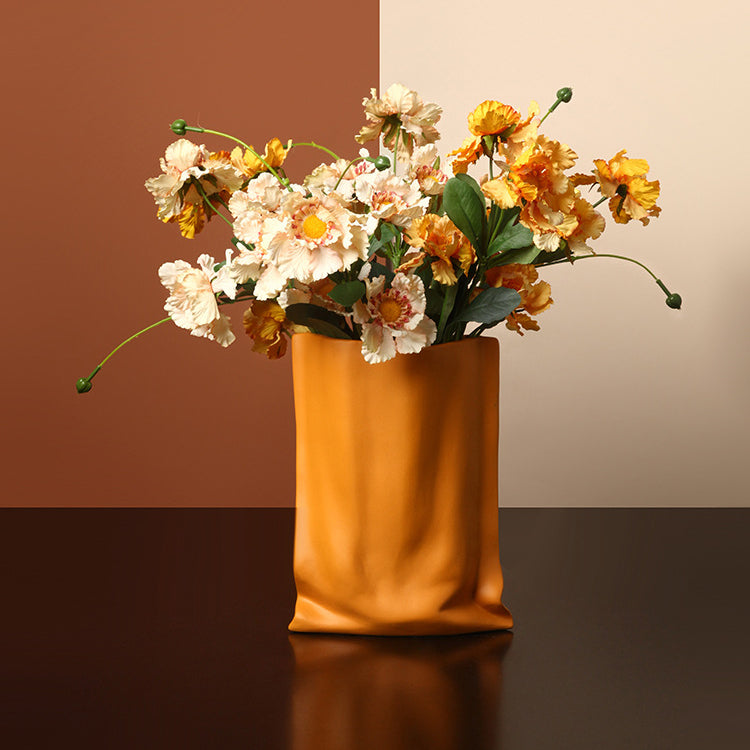 Taavita Ceramic Table Vase: Where Simplicity Meets Elegance