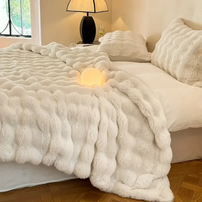 Taavita – Cozy Faux Fur Winter Blanket for Comfortable Winter Evenings