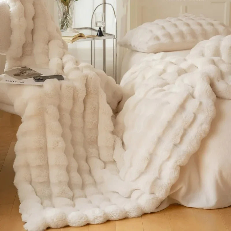 Taavita – Cozy Faux Fur Winter Blanket for Comfortable Winter Evenings