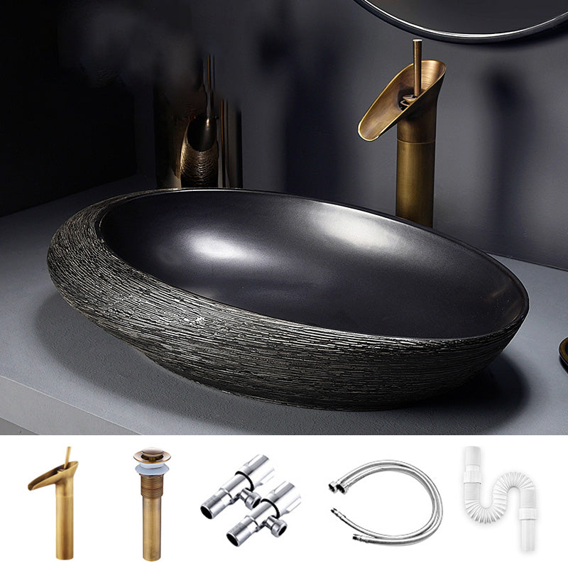 Modern Bathroom Sink Black Oval Ceramic Bathroom Sink with Faucet Clearhalo 'Bathroom Remodel & Bathroom Fixtures' 'Bathroom Sinks & Faucet Components' 'Bathroom Sinks' 'bathroom_sink' 'Home Improvement' 'home_improvement' 'home_improvement_bathroom_sink' 6926940