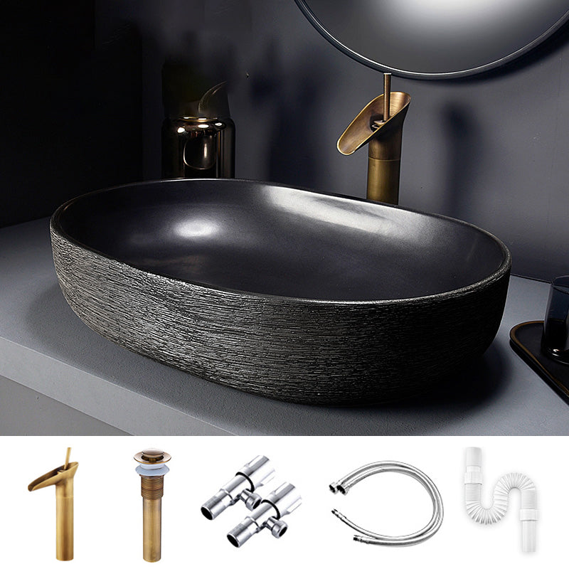 Modern Bathroom Sink Black Oval Ceramic Bathroom Sink with Faucet Clearhalo 'Bathroom Remodel & Bathroom Fixtures' 'Bathroom Sinks & Faucet Components' 'Bathroom Sinks' 'bathroom_sink' 'Home Improvement' 'home_improvement' 'home_improvement_bathroom_sink' 6926938