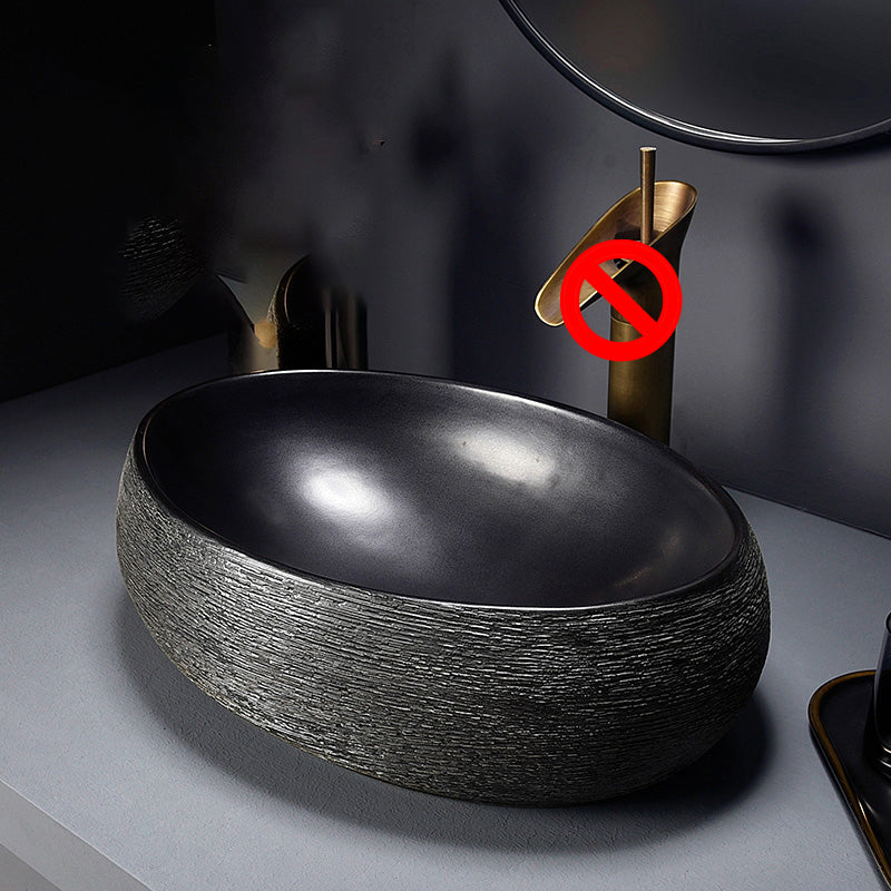 Modern Bathroom Sink Black Oval Ceramic Bathroom Sink with Faucet Clearhalo 'Bathroom Remodel & Bathroom Fixtures' 'Bathroom Sinks & Faucet Components' 'Bathroom Sinks' 'bathroom_sink' 'Home Improvement' 'home_improvement' 'home_improvement_bathroom_sink' 6926929