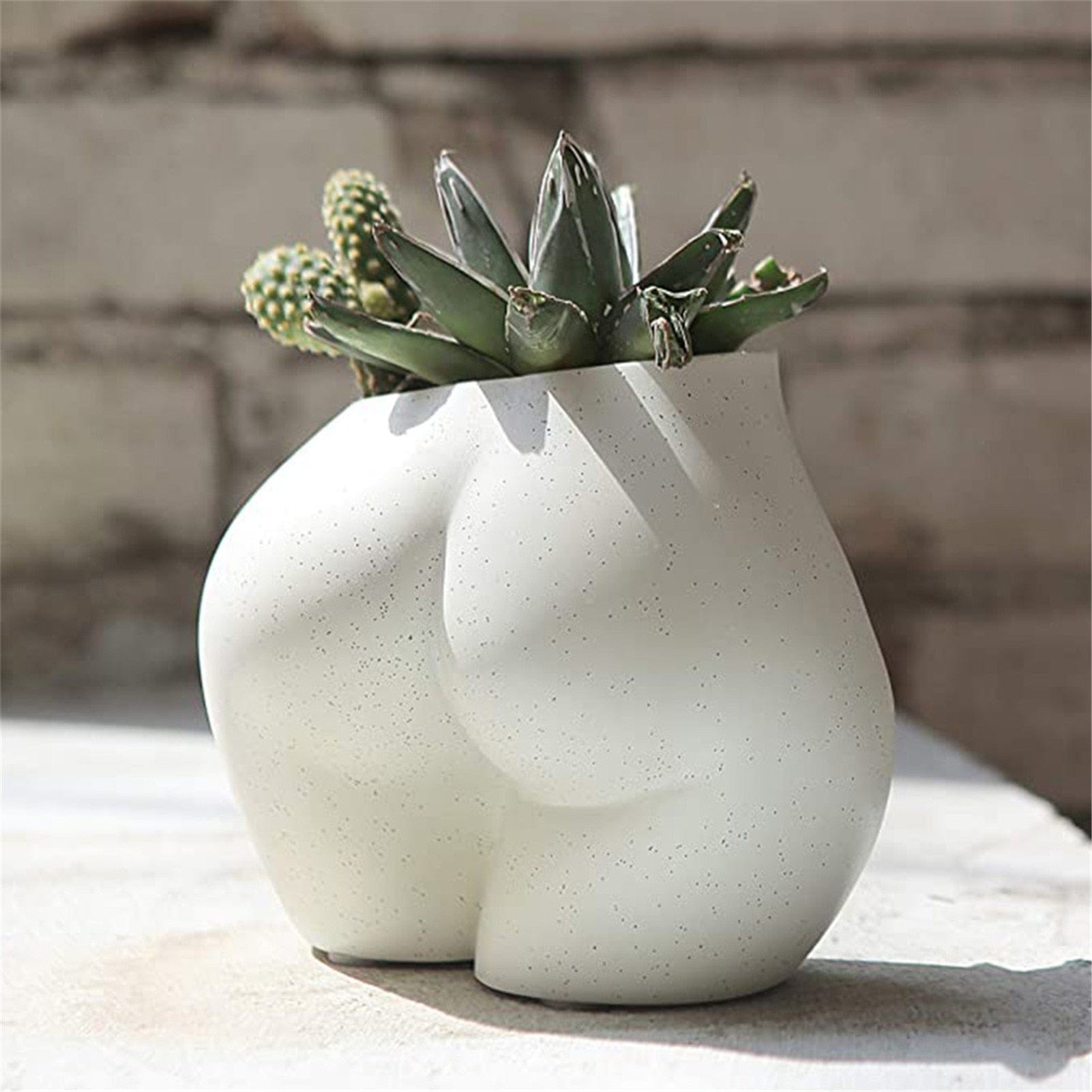 Taavita - Artistic Female Body Vase for Stylish Decoration