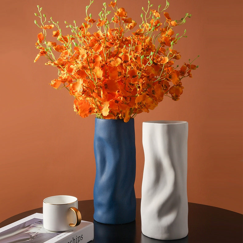 Taavita Ceramic Table Vase: Where Simplicity Meets Elegance