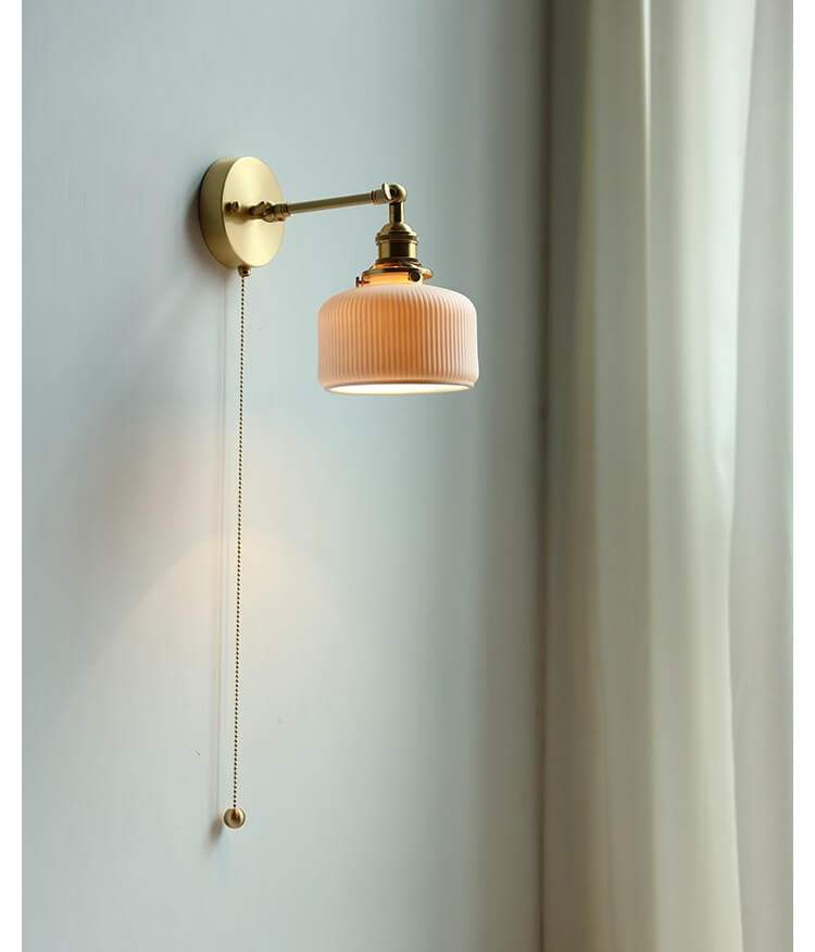 Adjustable Taavita Wall Lamp with Switch Beside - Modern Glass Lampshade - Elegant Copper Holder