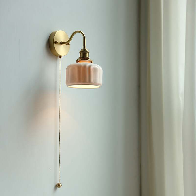 Adjustable Taavita Wall Lamp with Switch Beside - Modern Glass Lampshade - Elegant Copper Holder