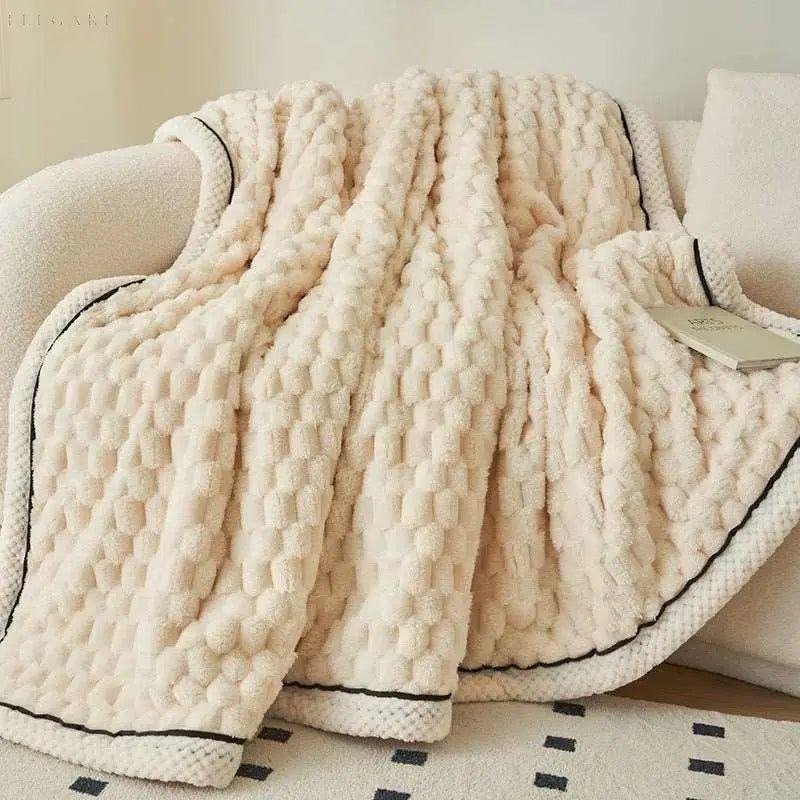 Taavita | Cozy Blanket Made of Thick Coral Fleece | Reversible Blanket