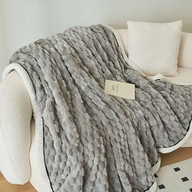 Taavita | Cozy Blanket Made of Thick Coral Fleece | Reversible Blanket