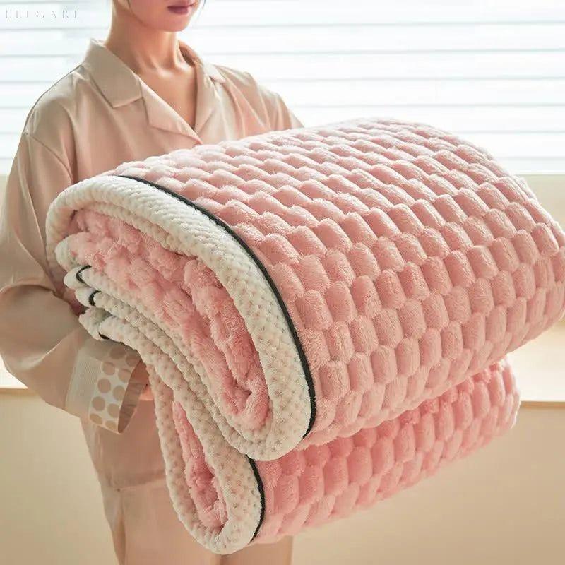 Taavita | Cozy Blanket Made of Thick Coral Fleece | Reversible Blanket