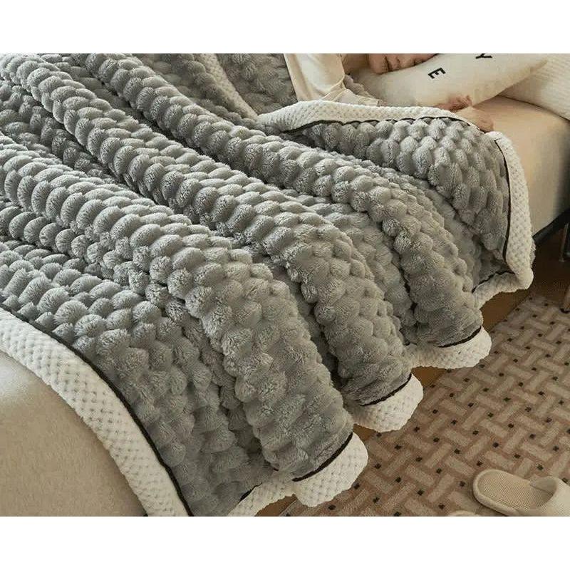 Taavita | Cozy Blanket Made of Thick Coral Fleece | Reversible Blanket