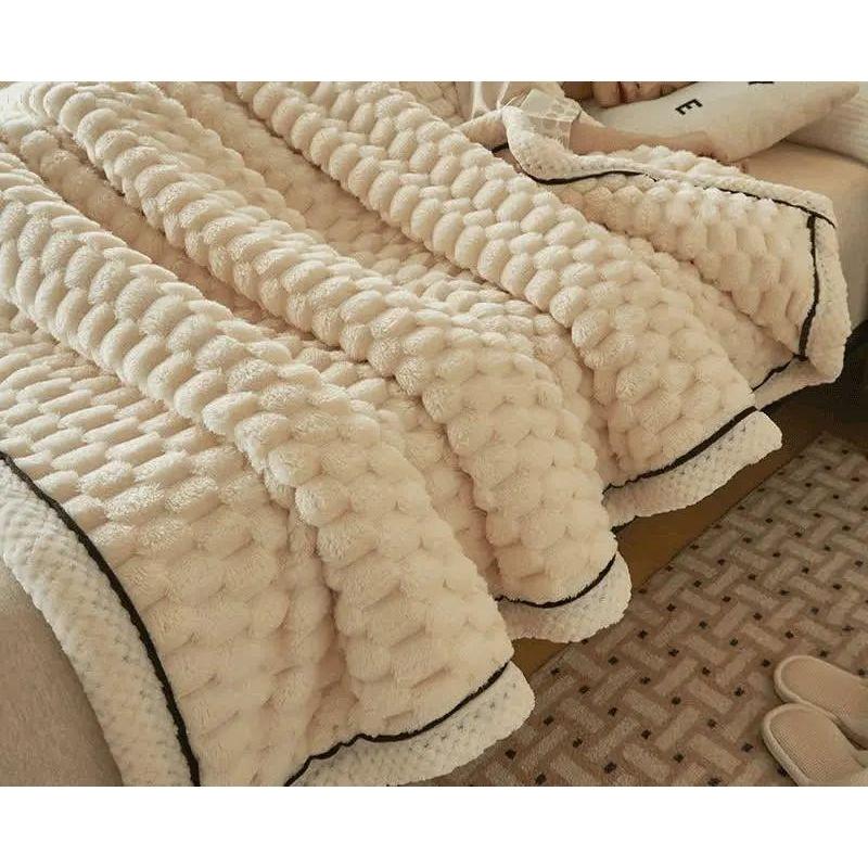 Taavita | Cozy Blanket Made of Thick Coral Fleece | Reversible Blanket