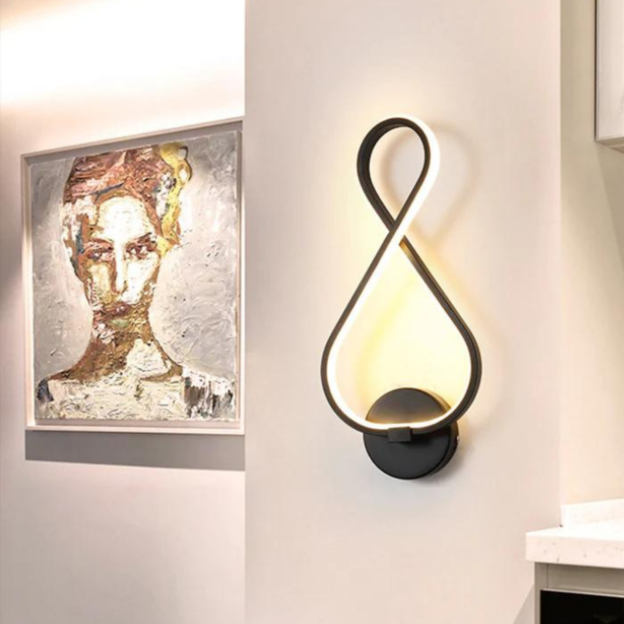 Stylish Twisted Wall Lamp