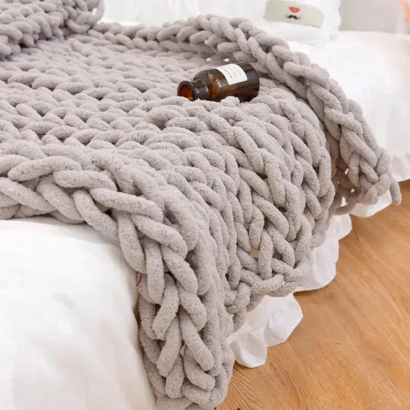 Taavita Chunky Knit Blanket - The Ideal Companion for Every Home