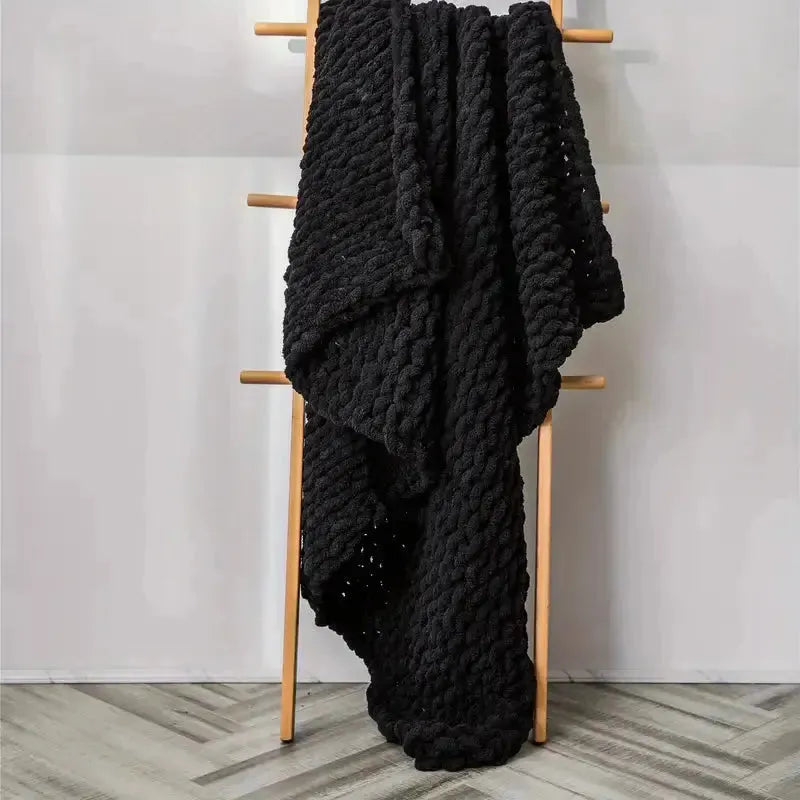 Taavita Chunky Knit Blanket - The Ideal Companion for Every Home