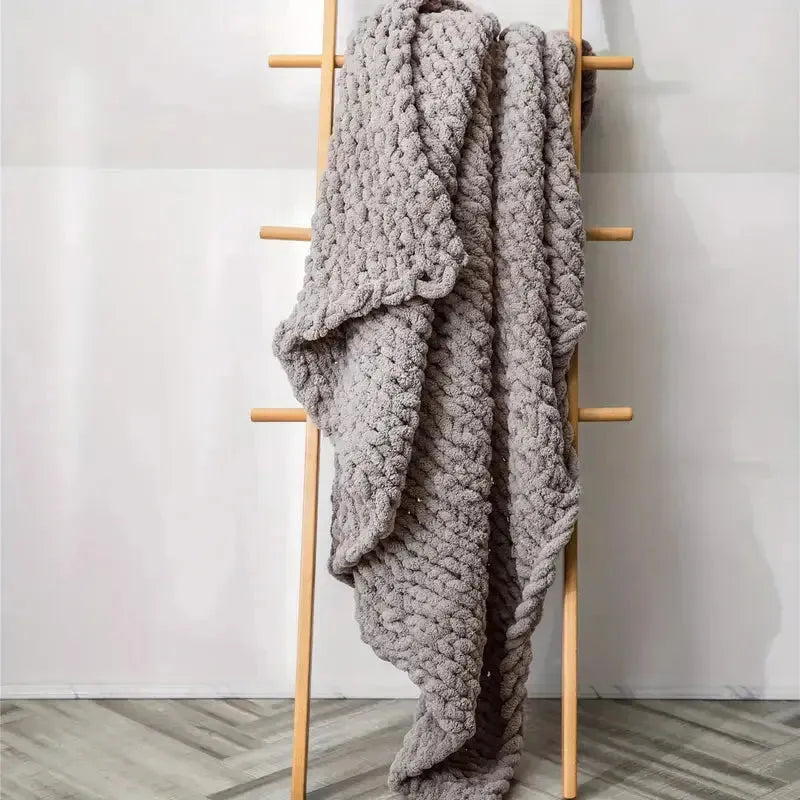 Taavita Chunky Knit Blanket - The Ideal Companion for Every Home