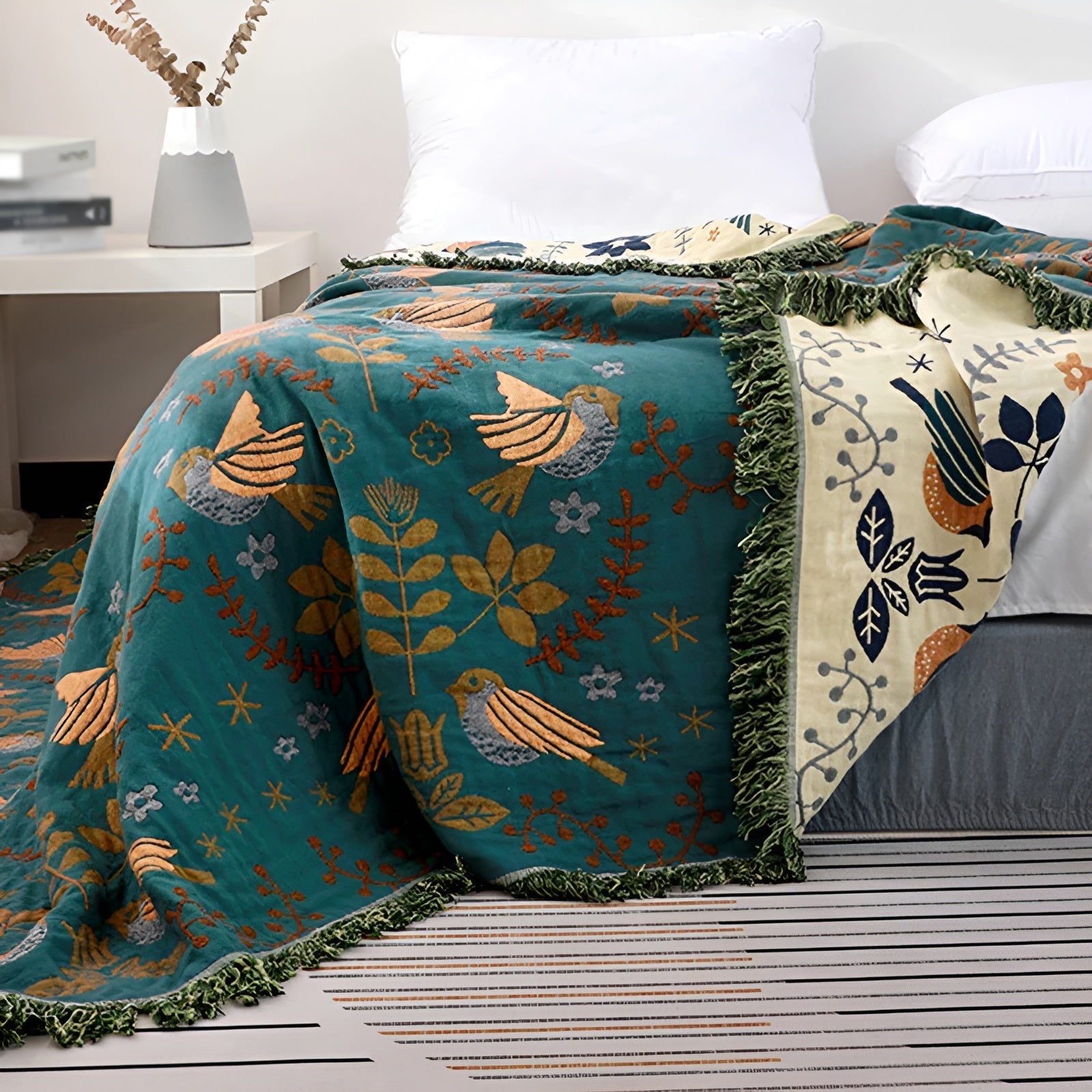 Taavita - Reversible embroidered cotton blanket with birds, flowers, and stars