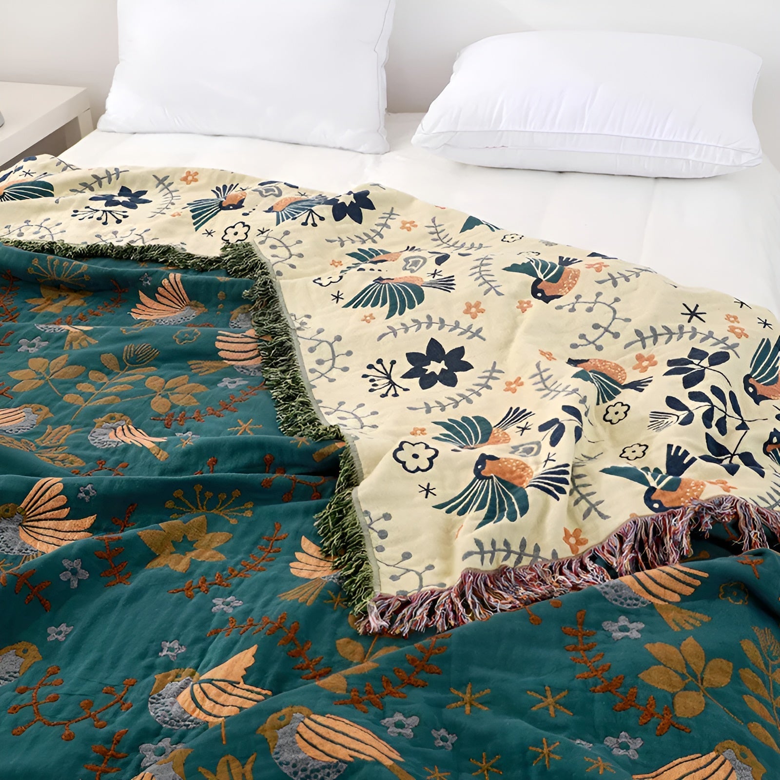 Taavita - Reversible embroidered cotton blanket with birds, flowers, and stars