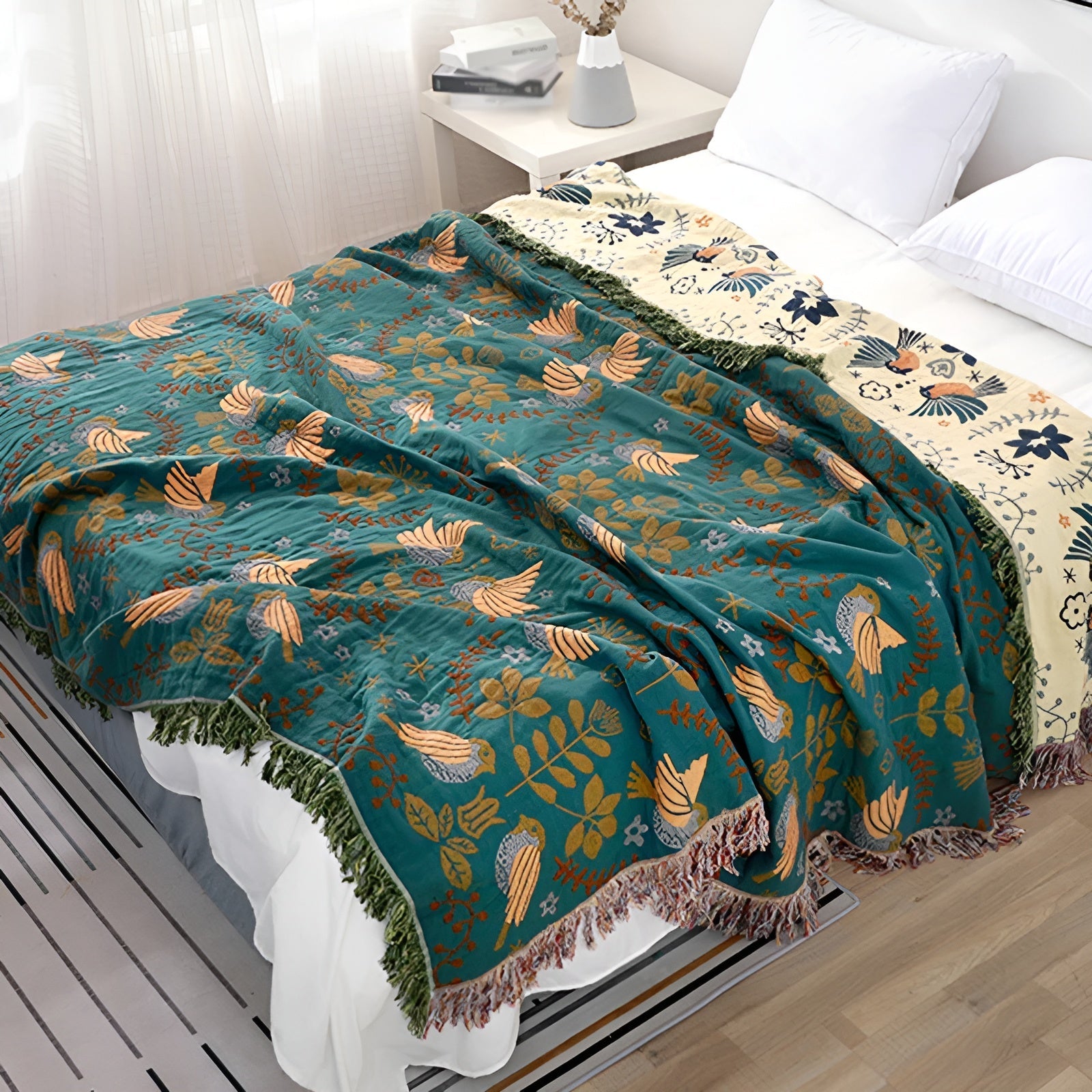 Taavita - Reversible embroidered cotton blanket with birds, flowers, and stars