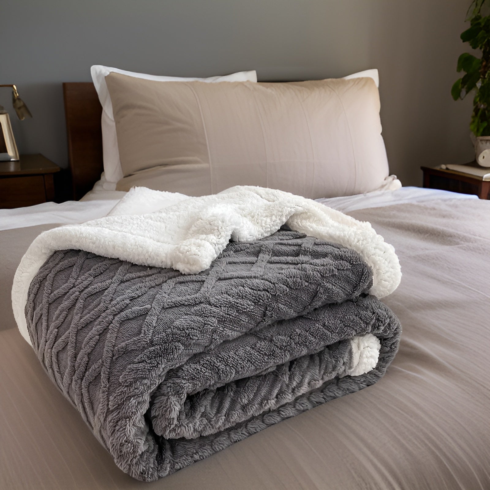 Cozy Cuddle - Double-Sided Plush Cashmere Fleece Blanket for Nightly Warmth with Style