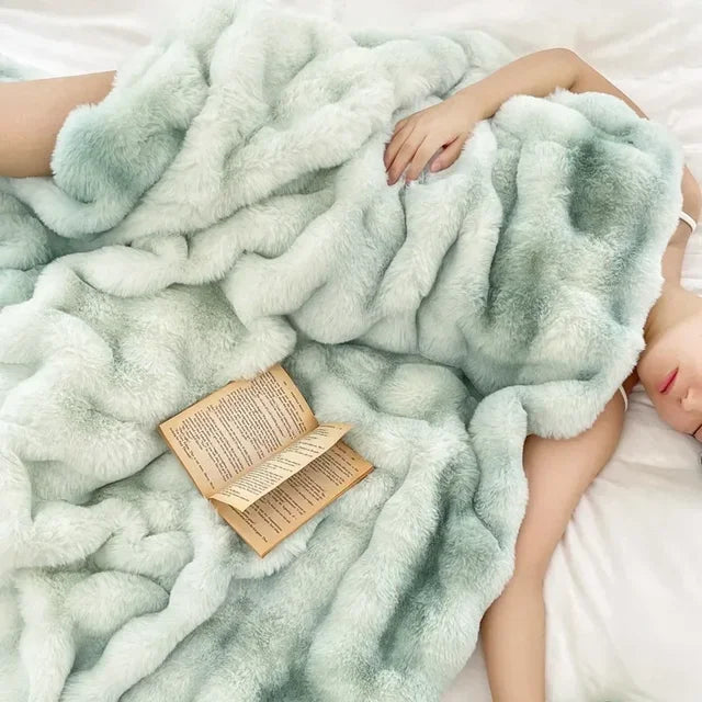 Taavita Warm Blanket made of Faux Rabbit Fur – Comfort & Style for Your Home