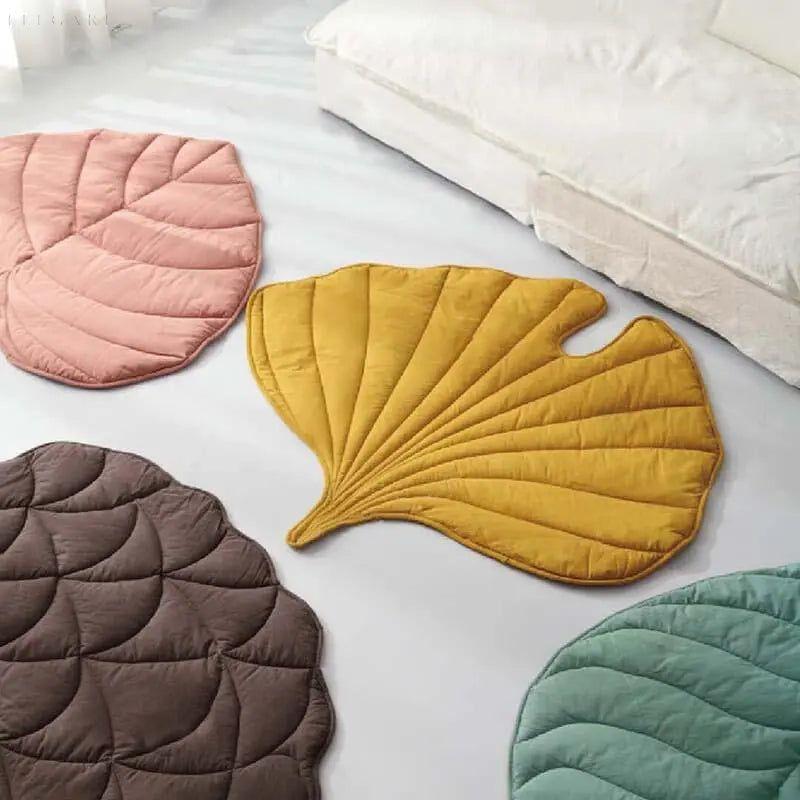 Taavita - Dog Blanket in Leaf Shape