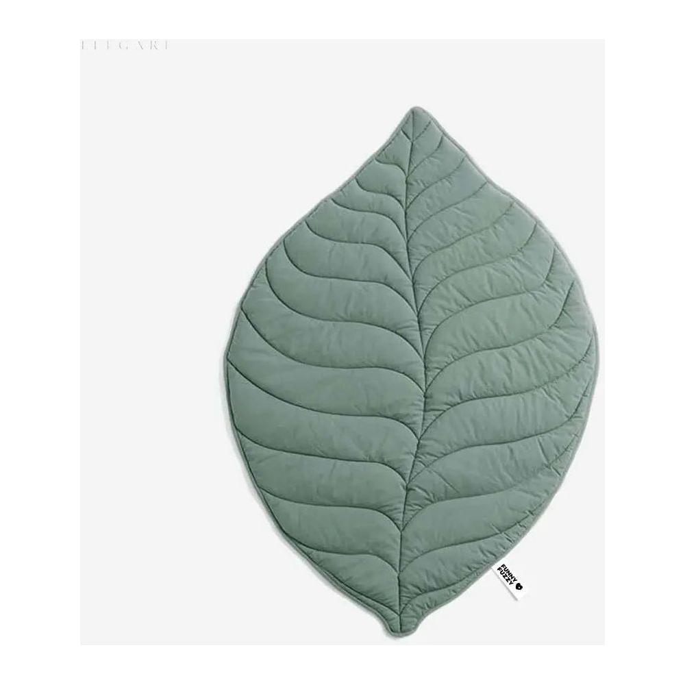 Taavita - Dog Blanket in Leaf Shape