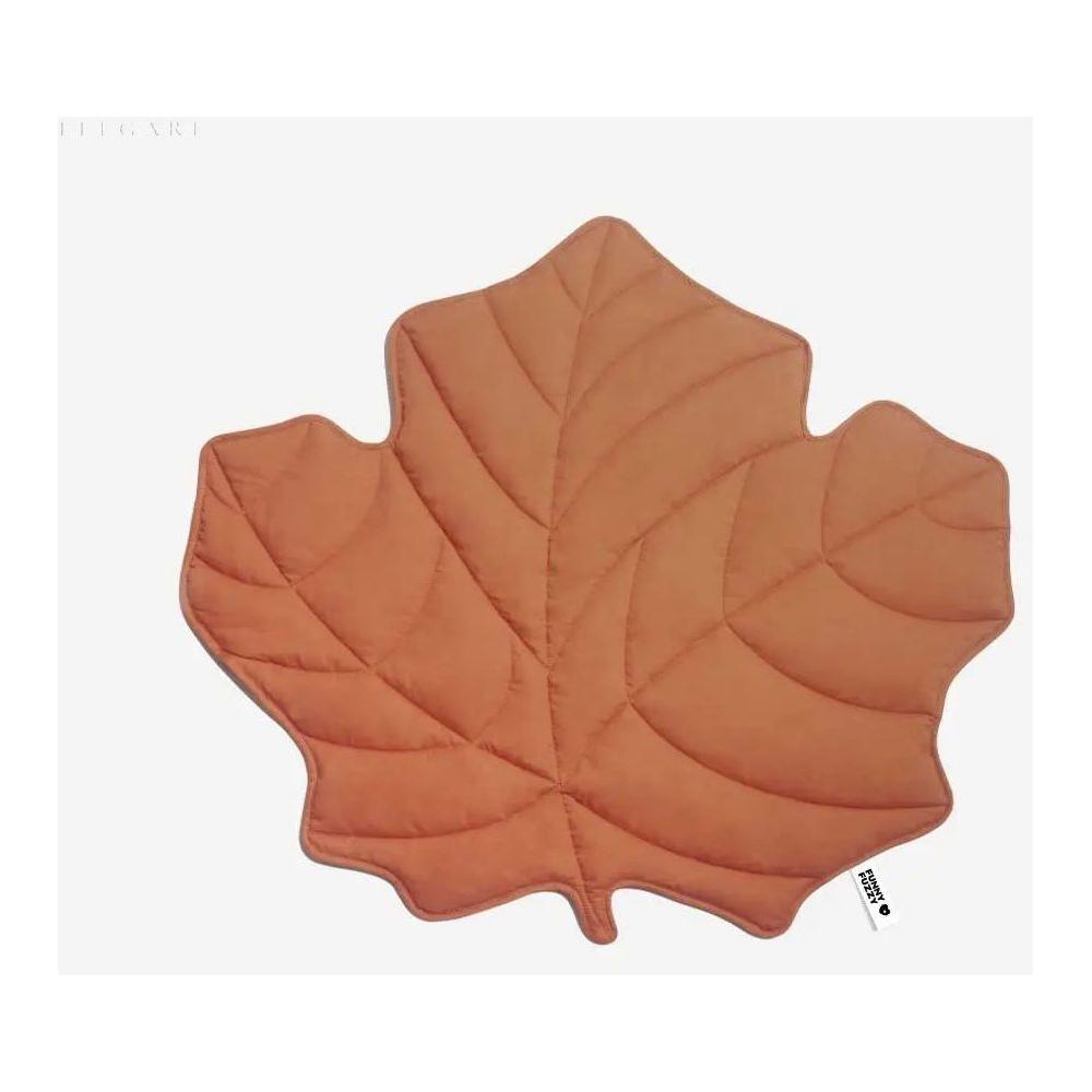 Taavita - Dog Blanket in Leaf Shape