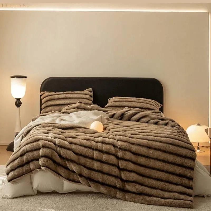 Taavita - Elegant, Comfortable, and Warm Winter Blanket for a Luxurious Sleeping Experience