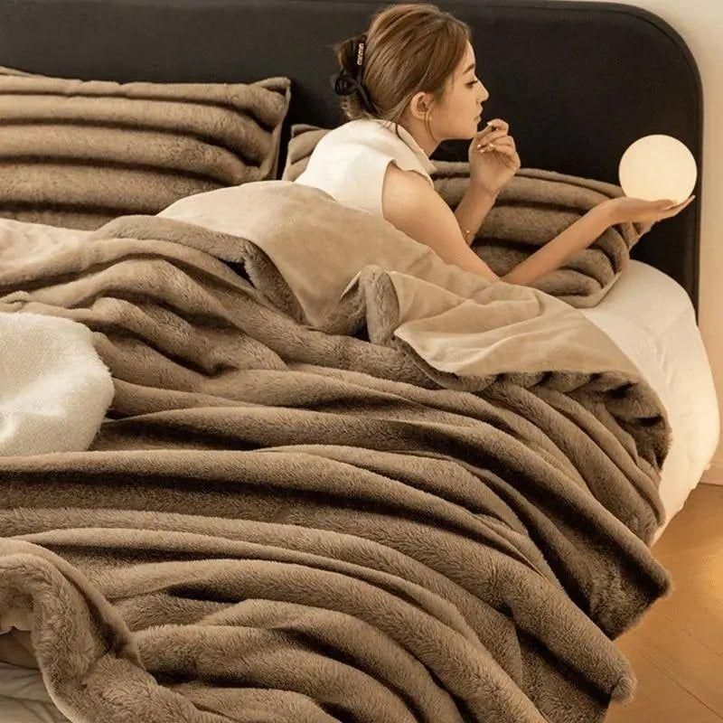 Taavita - Elegant, Comfortable, and Warm Winter Blanket for a Luxurious Sleeping Experience