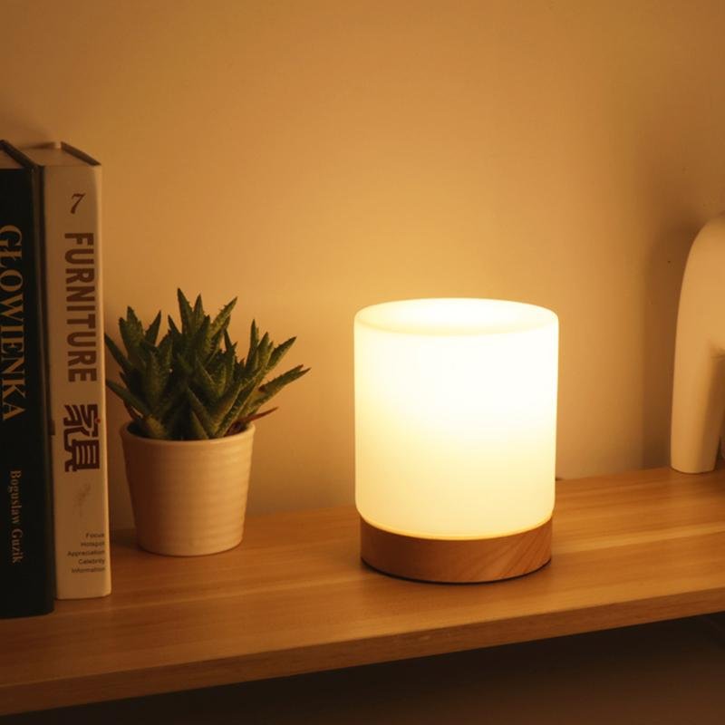 Taavita | Minimalistic Lamp with Natural Wood Base