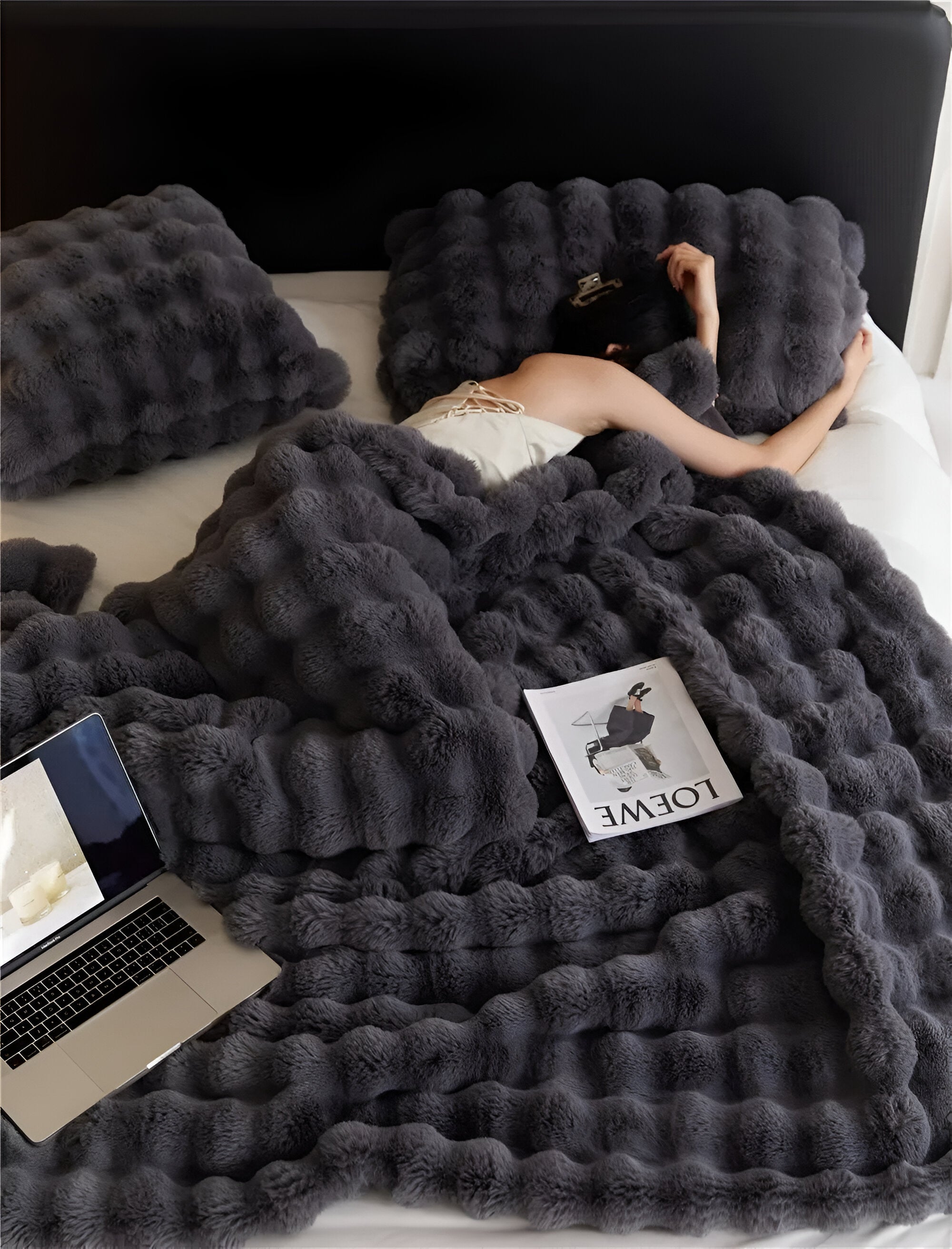 Taavita Karierte Fuzzy Blanket - soft and comfortable, the stylish relaxation companion for any room.