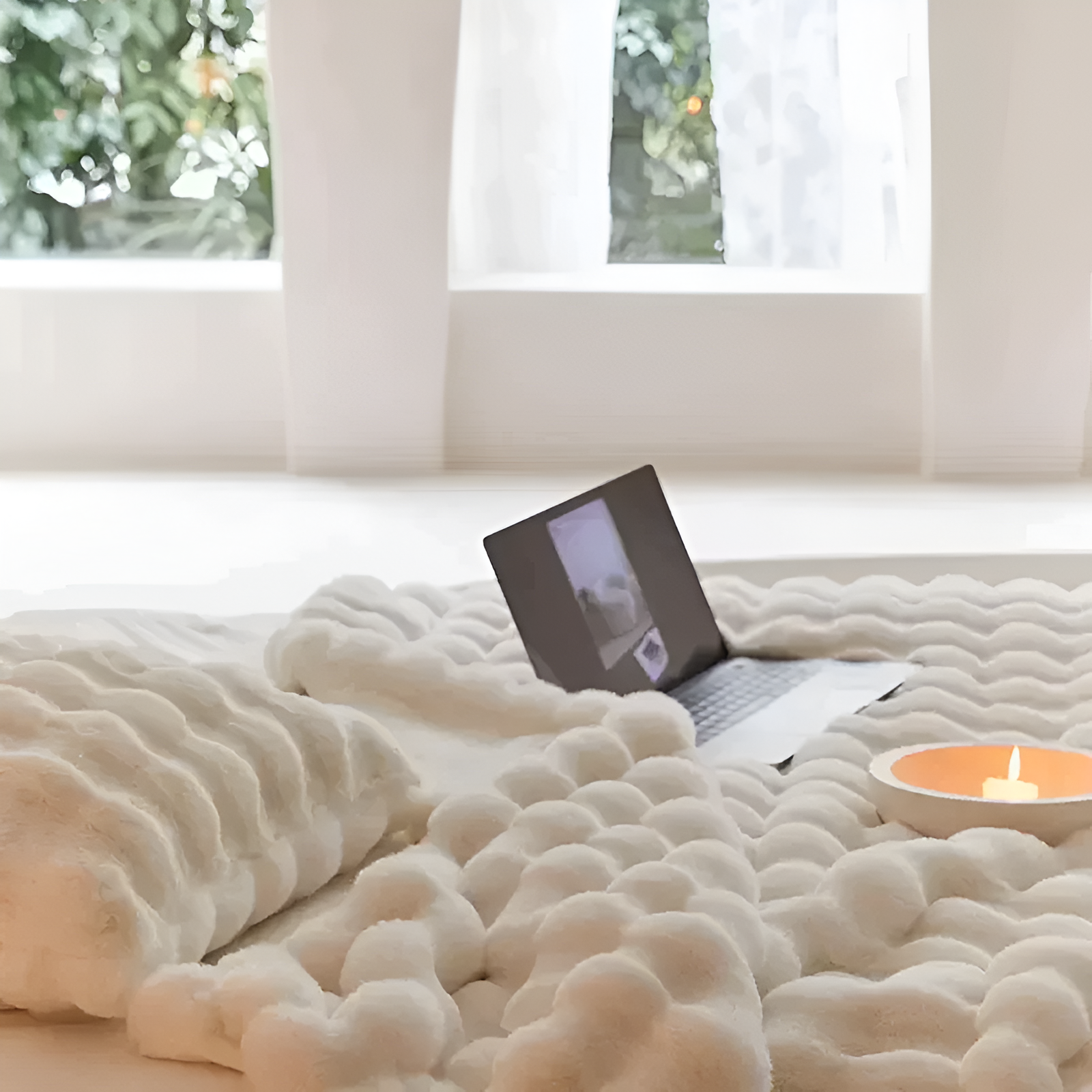 Taavita Karierte Fuzzy Blanket - soft and comfortable, the stylish relaxation companion for any room.