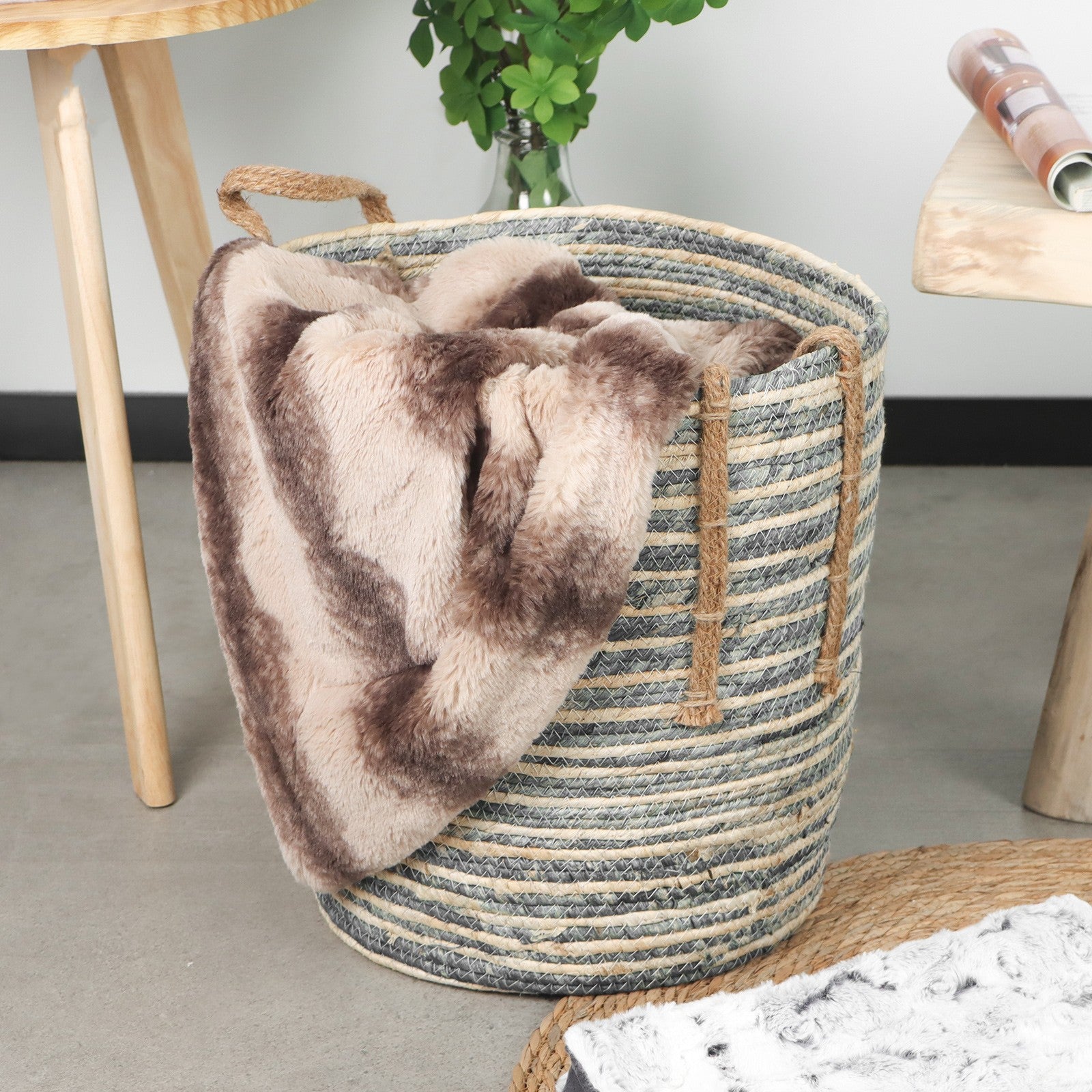 Taavita – Faux-Fur Blanket – Soft, Luxurious & Stylish