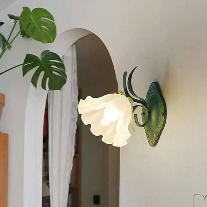 Taavita Floral Wall Lamp