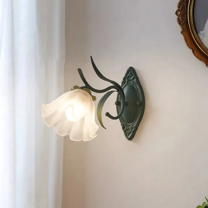 Taavita Floral Wall Lamp