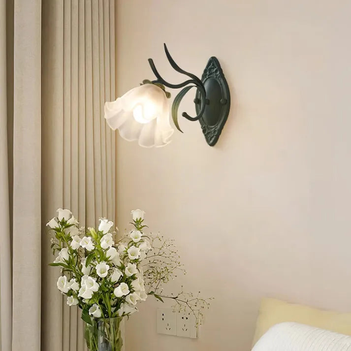 Taavita Floral Wall Lamp