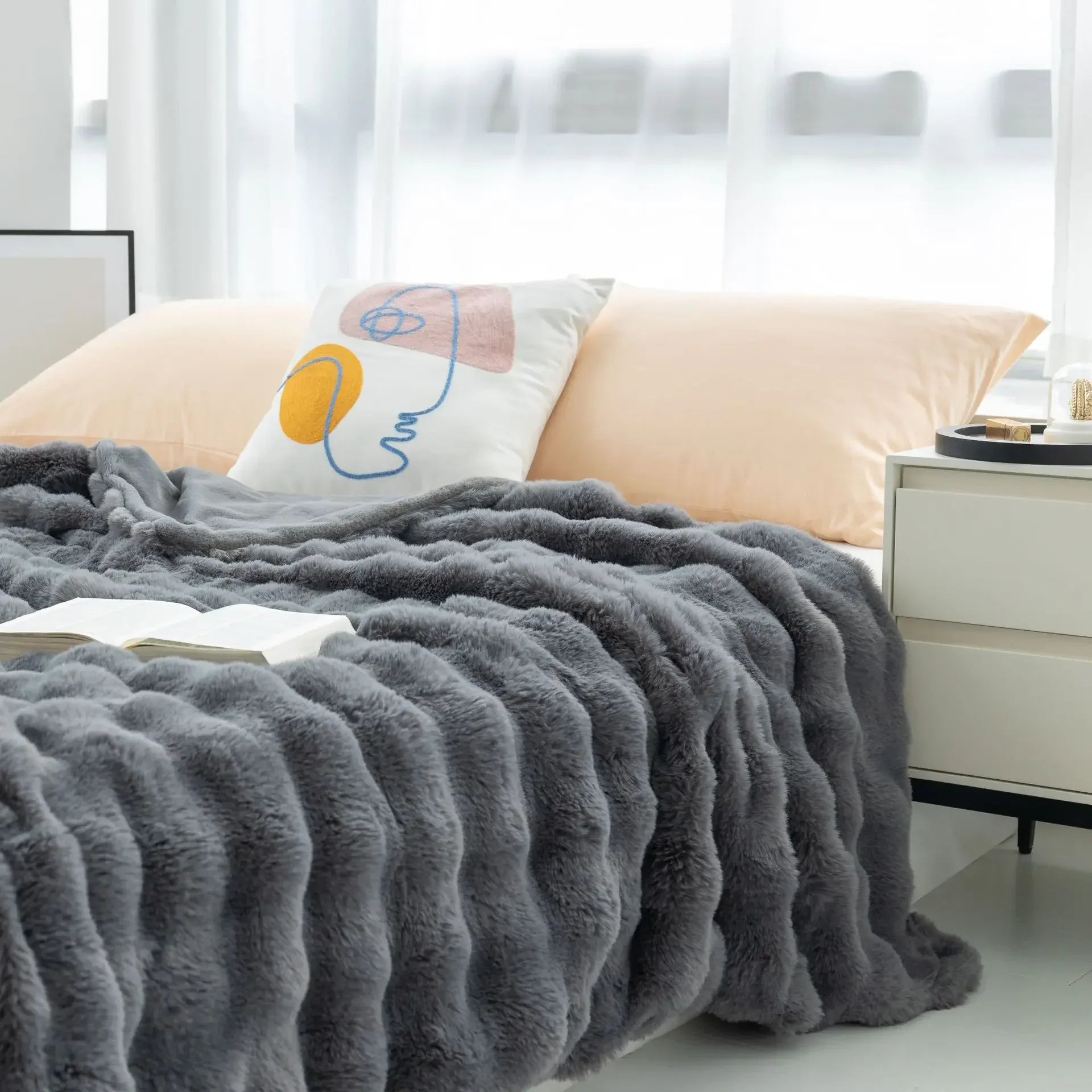 Taavita | Double-Sided Luxury Faux Fur Blanket for Coziness