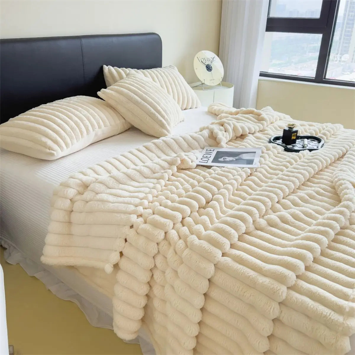 Taavita Super Soft Luxury Cuddle Blanket for Bedroom